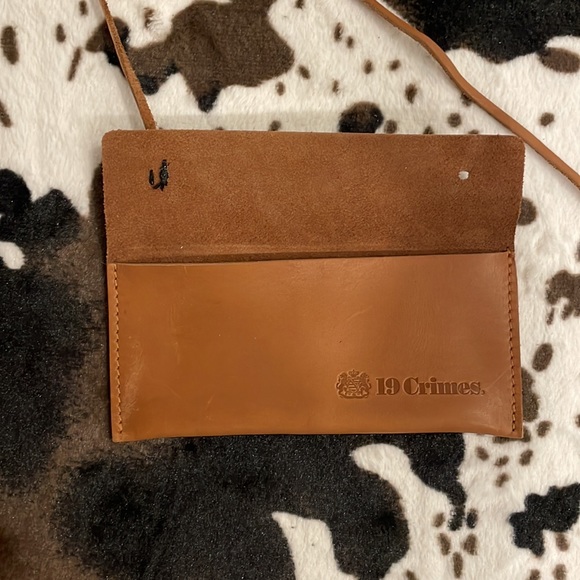 🍍Limited Edition 19 Crimes Leather Electronics Travel Case - Picture 4 of 4